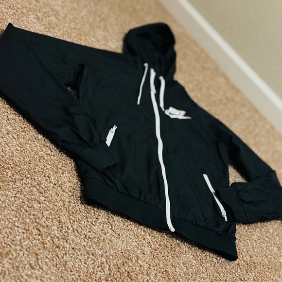 Nike Windrunner Jacket - Picture 2 of 3